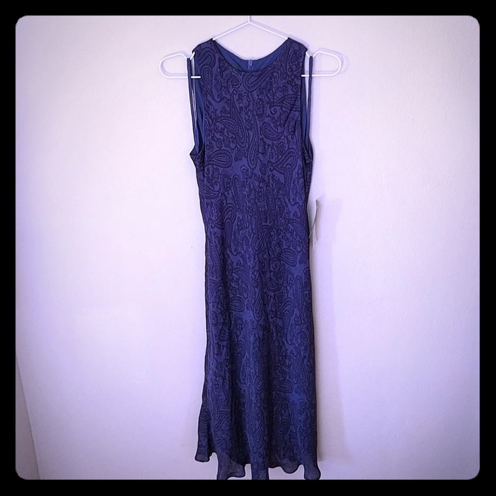 100% silk paisley sleeveless ruffle-hem dress